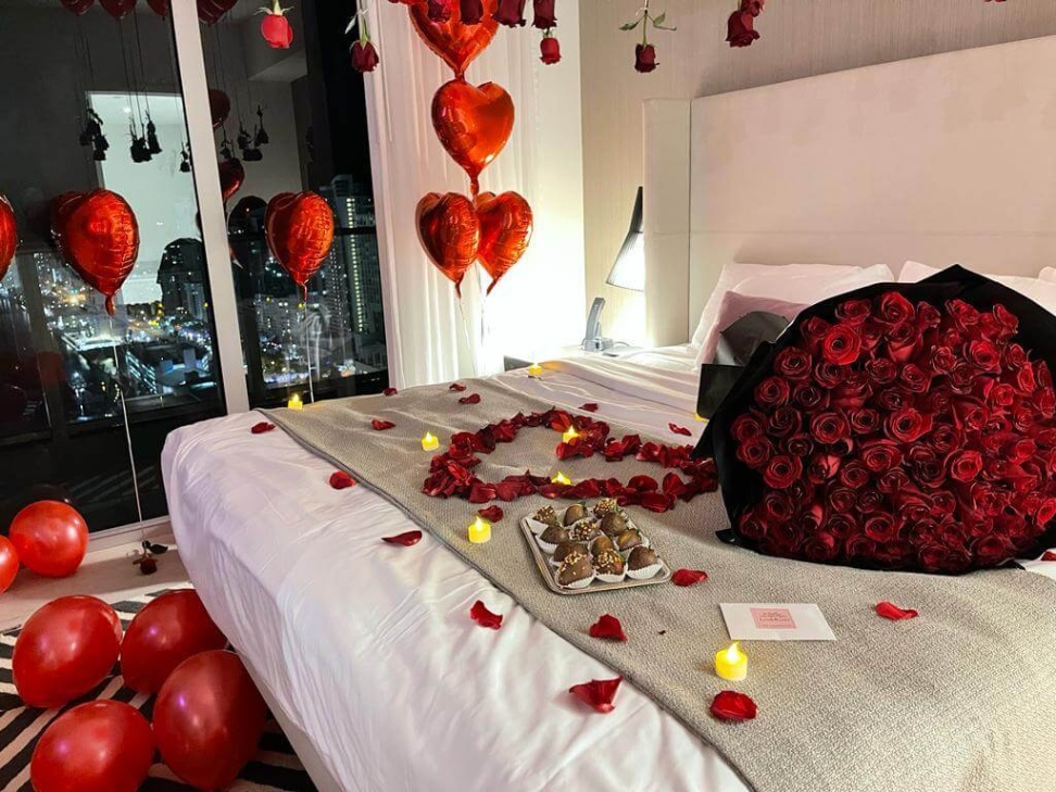romantic room decoration Niche Utama Home Lex&Roses Hotel Room Decor